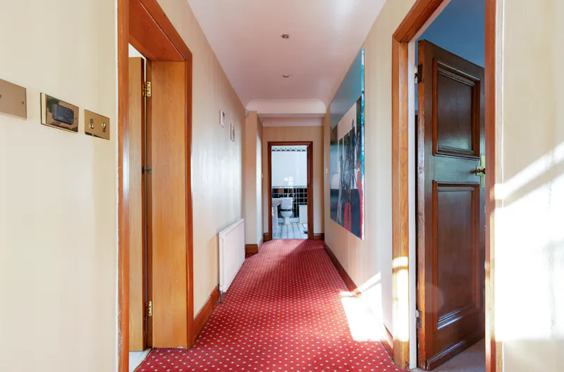 Corridor at Roehampton modern mansion, D2382 (photo 26)