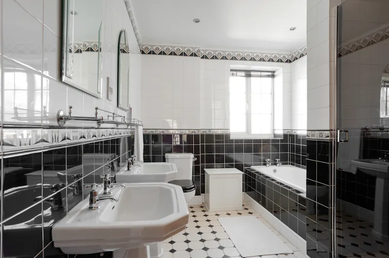 Bath at Roehampton modern mansion, D2382 (photo 35)