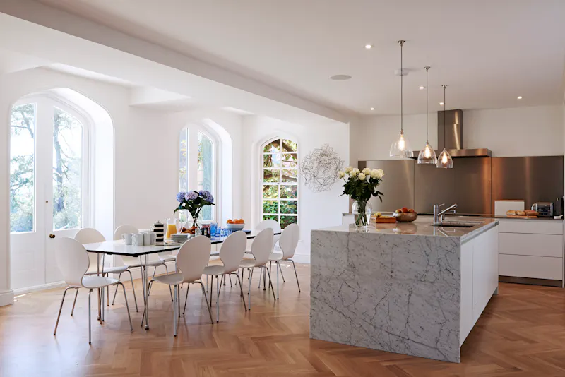 Kitchen island at Shoot and stay Salcombe home, E416 (photo 9)