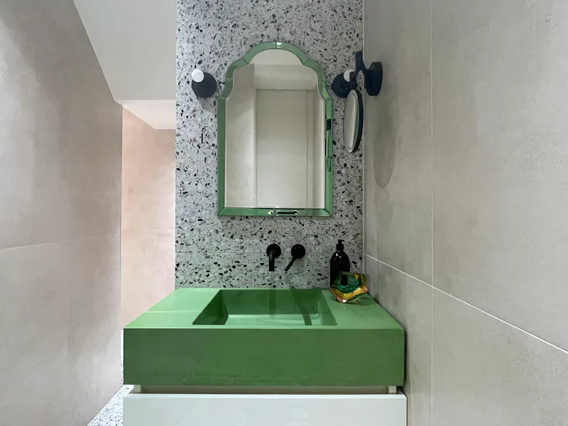 Architectural Hackney house, B2005 (photo 20)