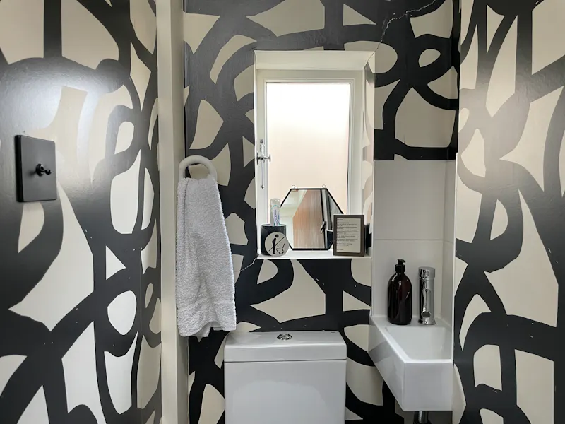 Bathroom at Architectural Hackney house, B2005 (photo 8)
