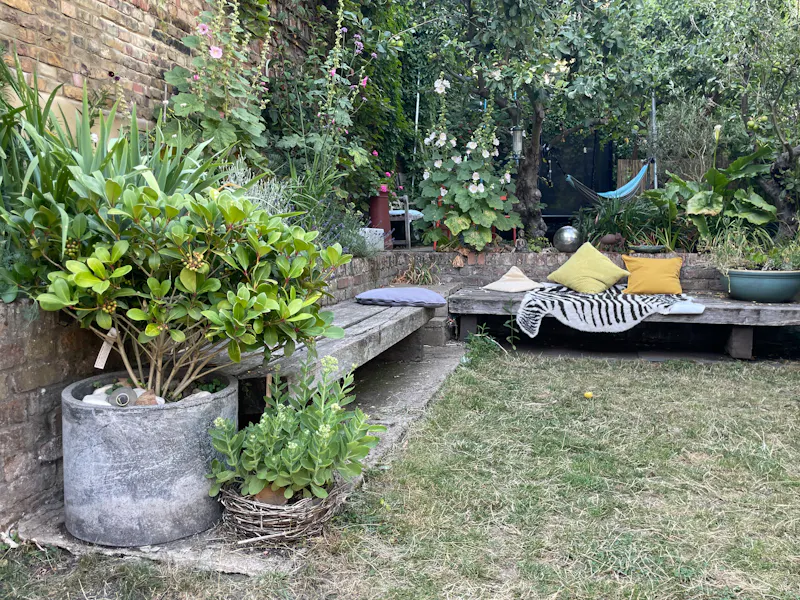 Architectural Hackney house, B2005 (photo 29)