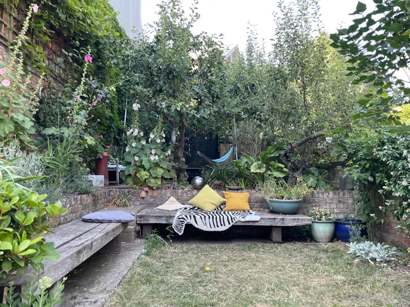Architectural Hackney house, B2005 (photo 30)