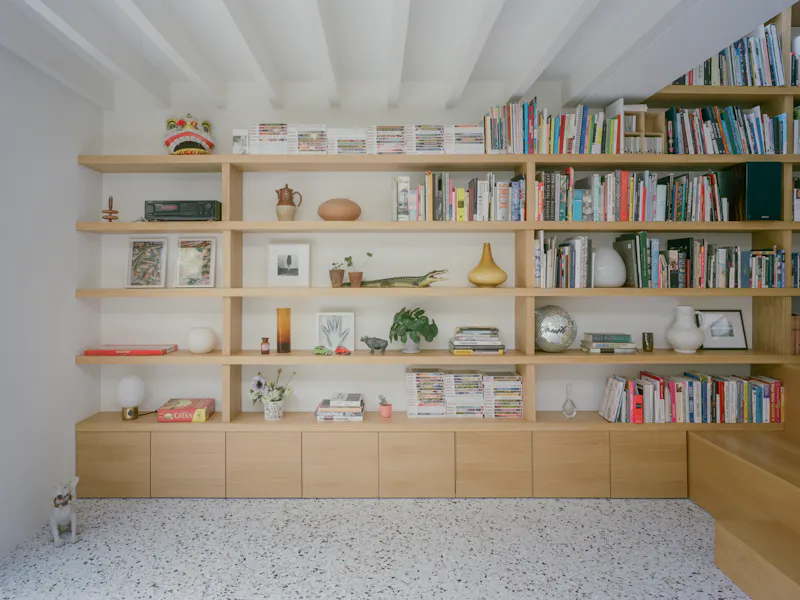 Architectural Hackney house, B2005 (photo 11)