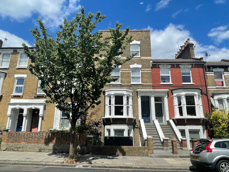 Architectural Hackney house, B2005 (photo 33)
