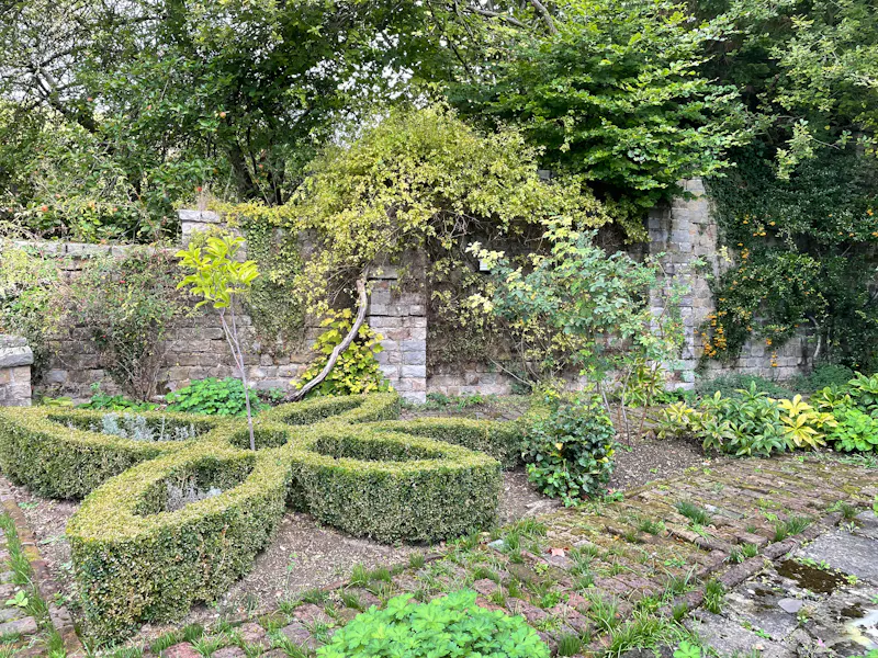 Walled garden at High Wycombe house, D2690 (photo 52)