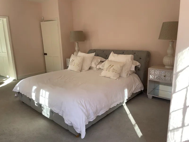 Bedroom at High Wycombe house, D2690 (photo 22)
