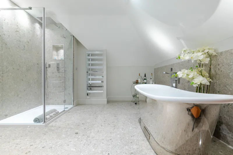 Bathroom at Stansted Manor House & Vineyard, H189 (photo 10)