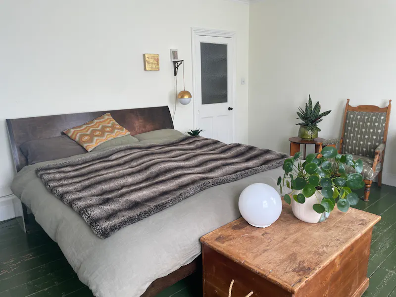 Bedroom at Architectural Hackney house, B2005 (photo 25)