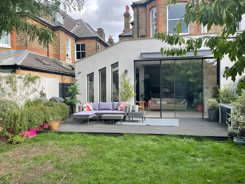 Garden at Contemporary West Acton house, D2691 (photo 26)