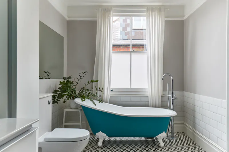 Bathroom at Contemporary West Acton house, D2691 (photo 22)