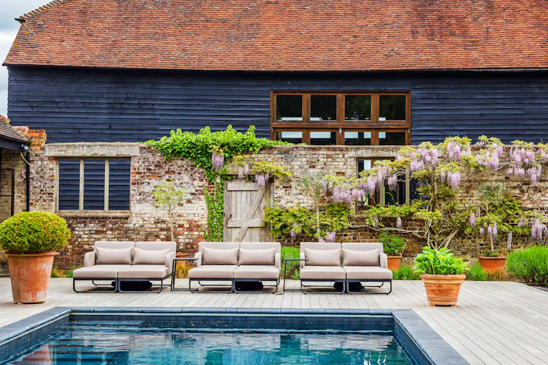 Stylish Witley barn conversion, L656 (photo 70)