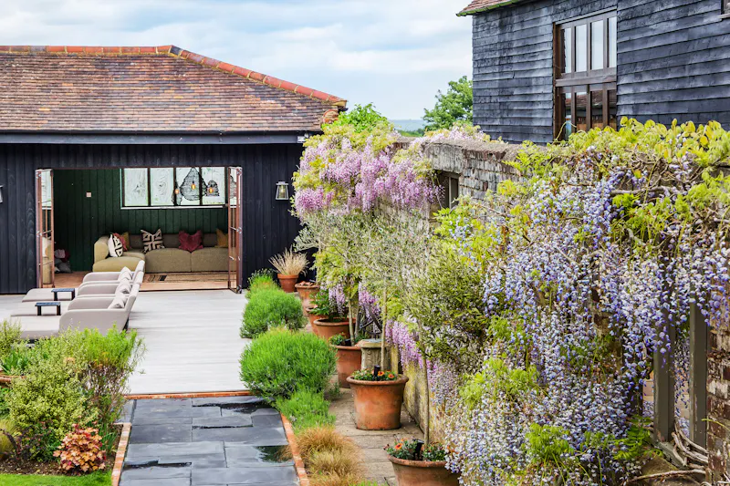 Stylish Witley barn conversion, L656 (photo 63)