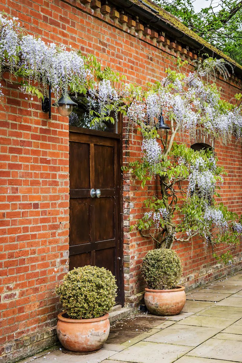 Stylish Witley barn conversion, L656 (photo 87)