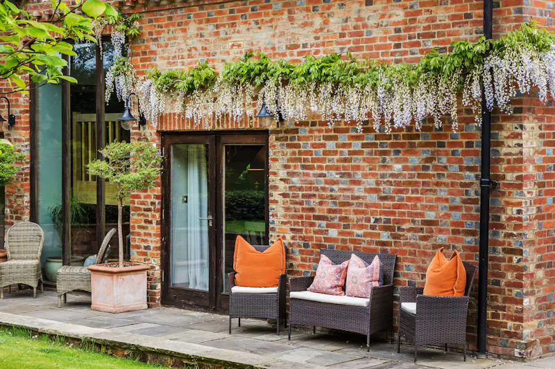 Stylish Witley barn conversion, L656 (photo 76)
