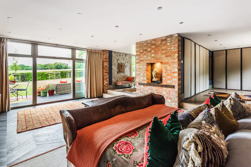Stylish Witley barn conversion, L656 (photo 50)