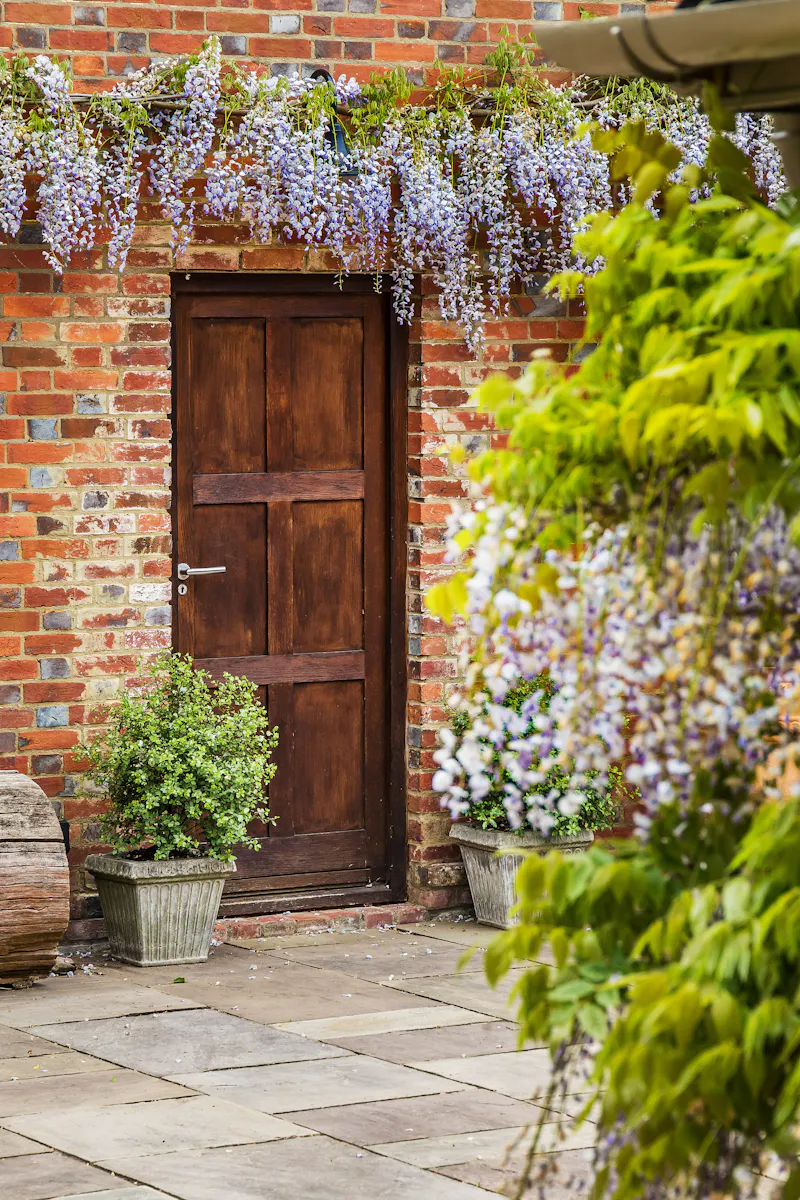 Stylish Witley barn conversion, L656 (photo 88)