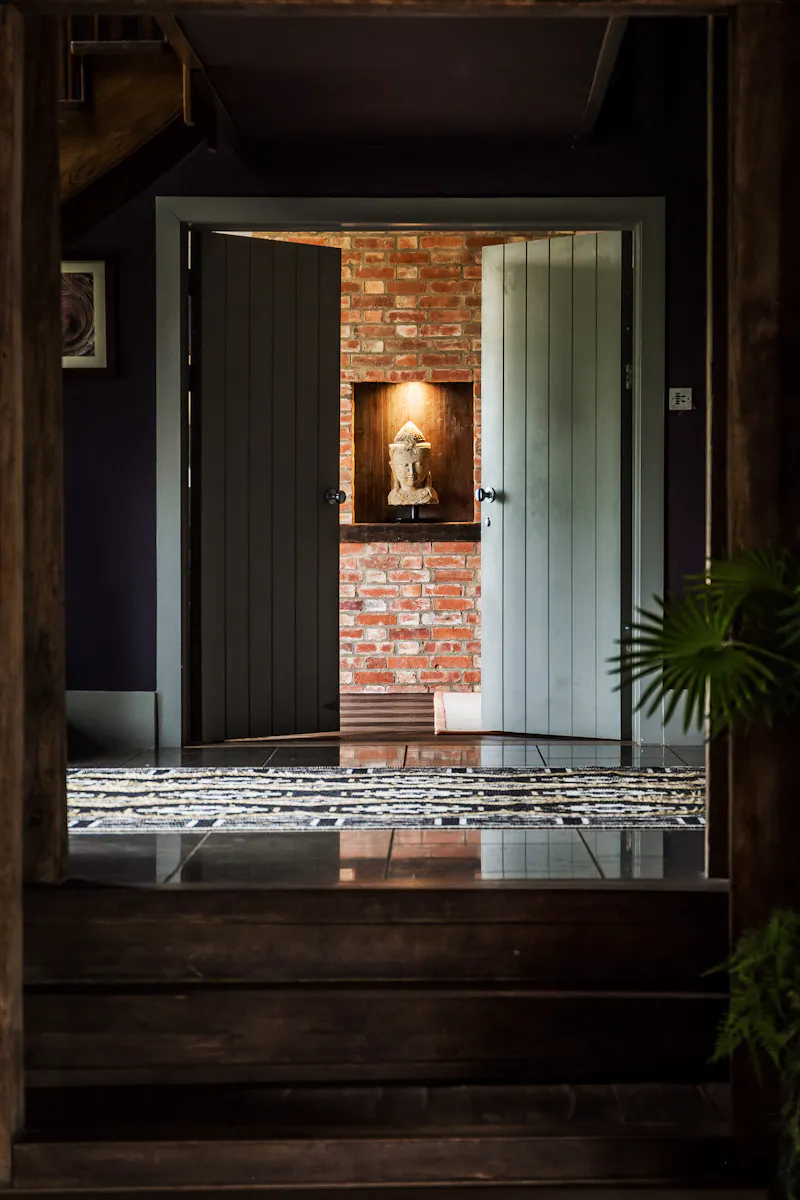 Exposed brick at Stylish Witley barn conversion, L656 (photo 5)