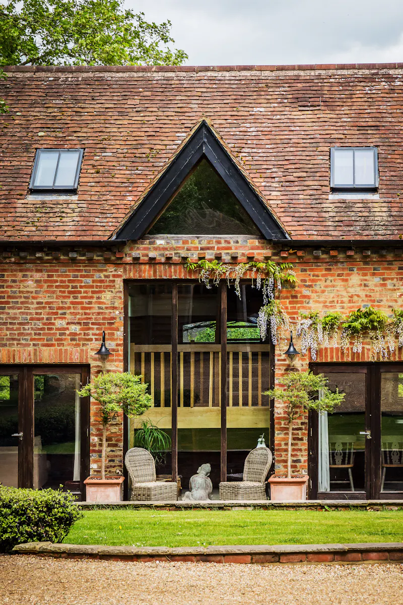 Stylish Witley barn conversion, L656 (photo 84)