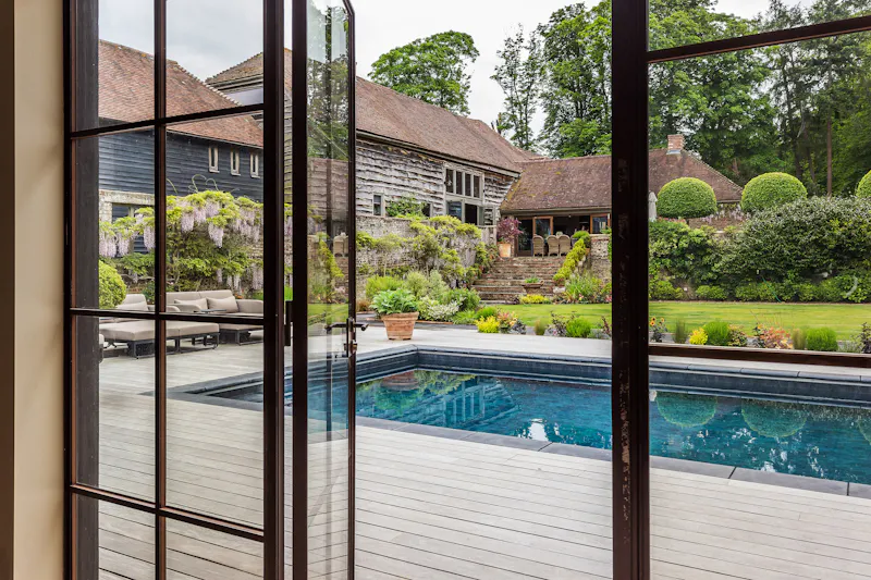 Stylish Witley barn conversion, L656 (photo 67)