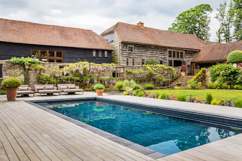 Stylish Witley barn conversion, L656