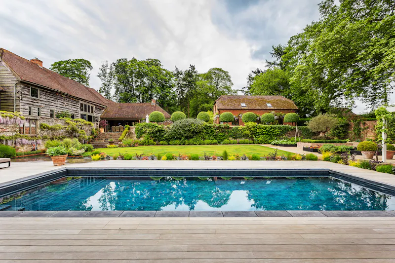 Stylish Witley barn conversion, L656 (photo 68)
