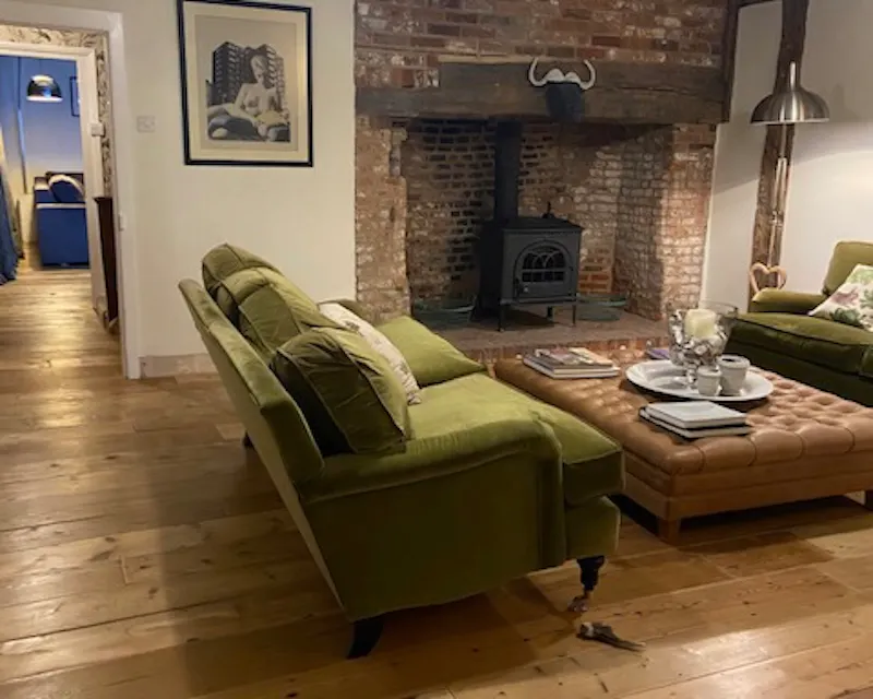 Living Room at Film location C849 in Essex (photo 6)