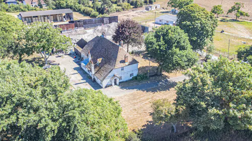 Kent farmhouse, L753