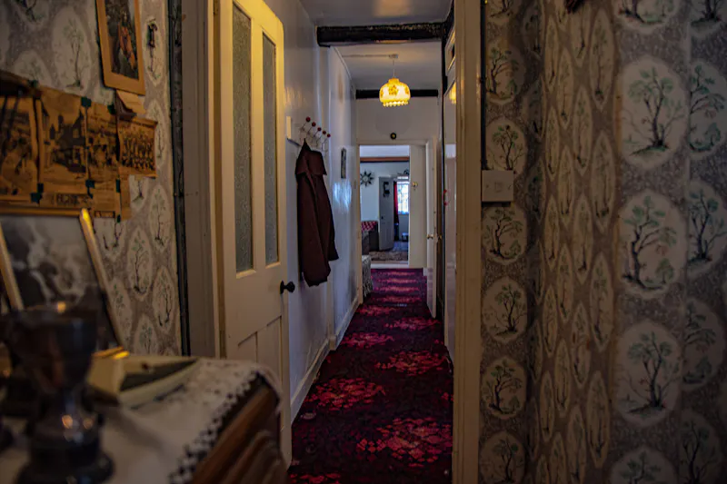 Corridor at Kent farmhouse, L753 (photo 2)
