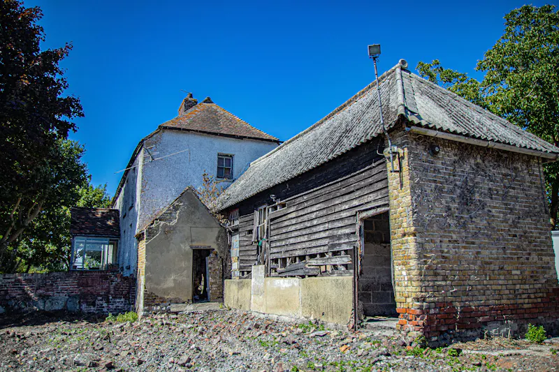 Stable / Outbuildings at Kent farmhouse, L753 (photo 25)