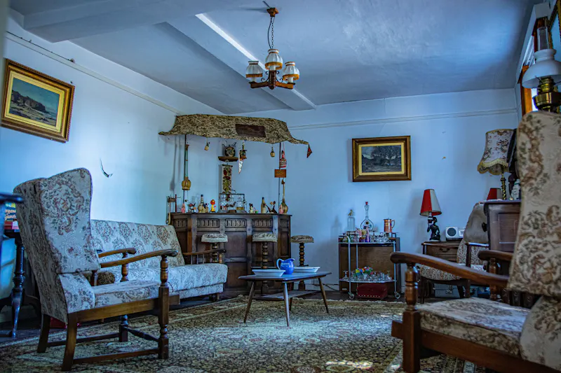 Bar at Kent farmhouse, L753 (photo 11)
