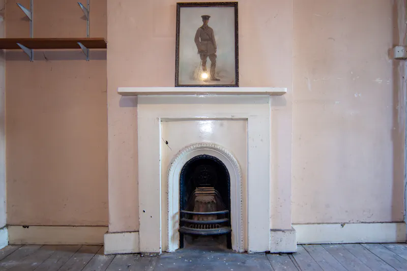 Fireplace at Derelict Leytonstone house, B2007 (photo 26)
