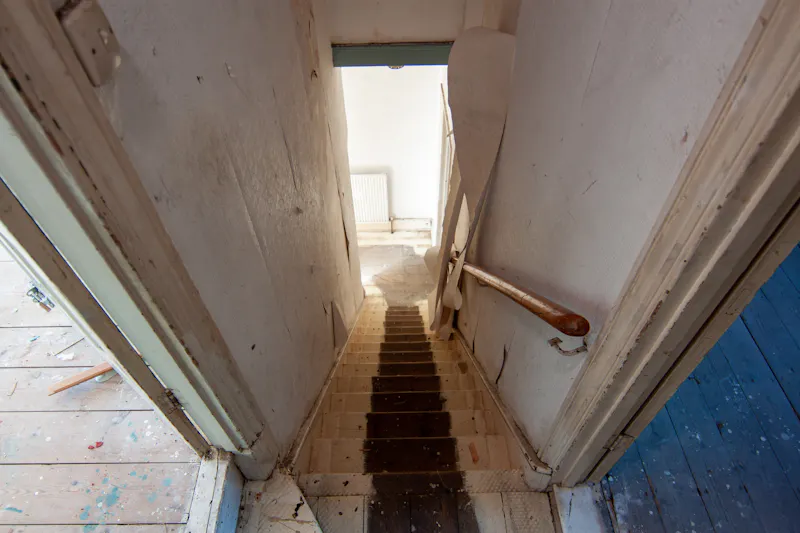 Staircase at Derelict Leytonstone house, B2007 (photo 7)