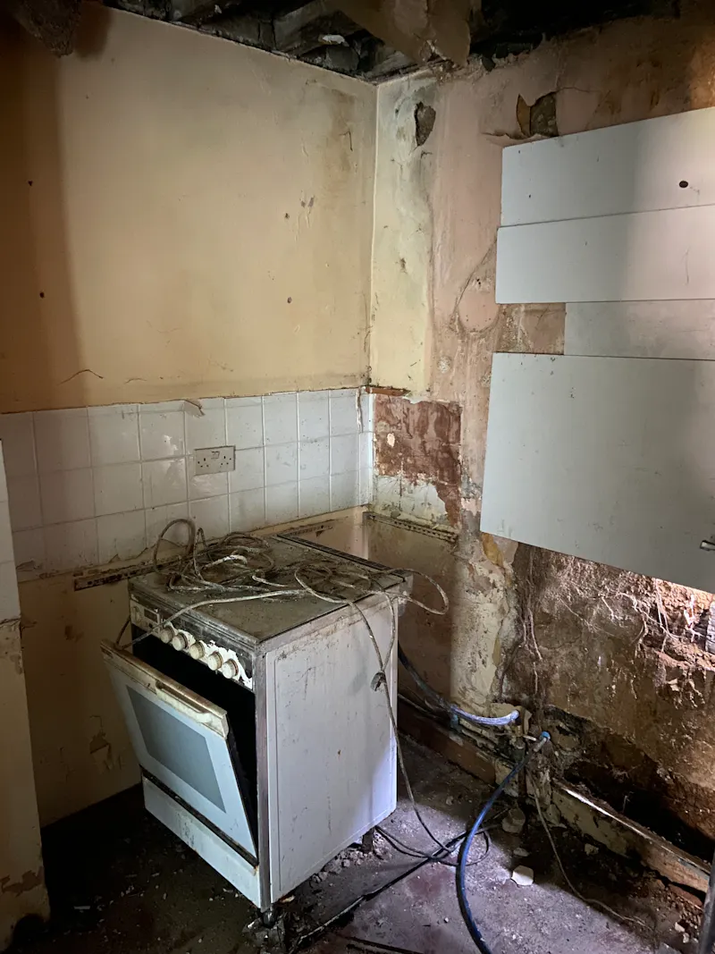 Exposed brick at Derelict Leytonstone house, B2007 (photo 2)