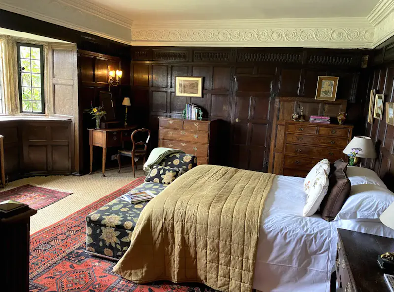 Bedroom at Crewkerne grande manor house, H1013 (photo 44)