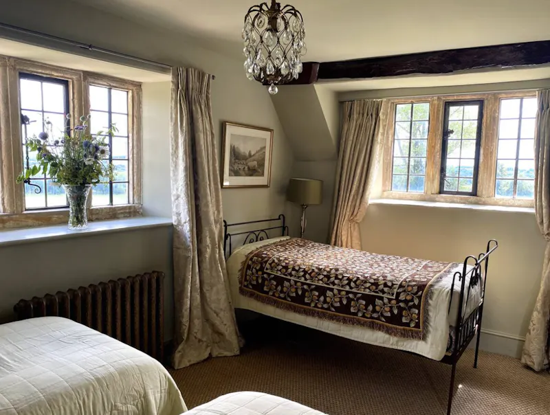 Bedroom at Crewkerne grande manor house, H1013 (photo 38)