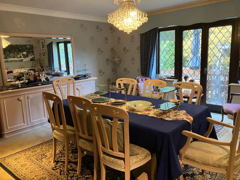 Dining room at Leatherhead detached house, M353 (photo 3)