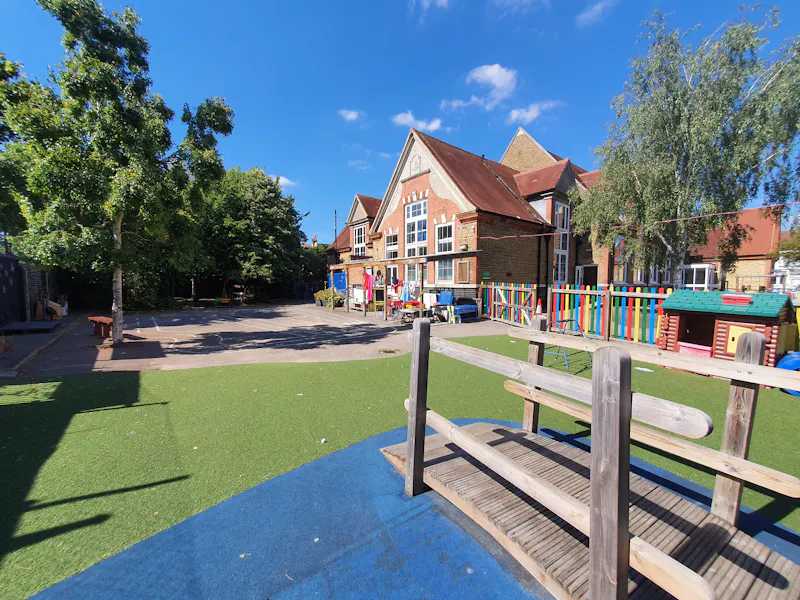 Tooting Bec School, J228 (photo 34)