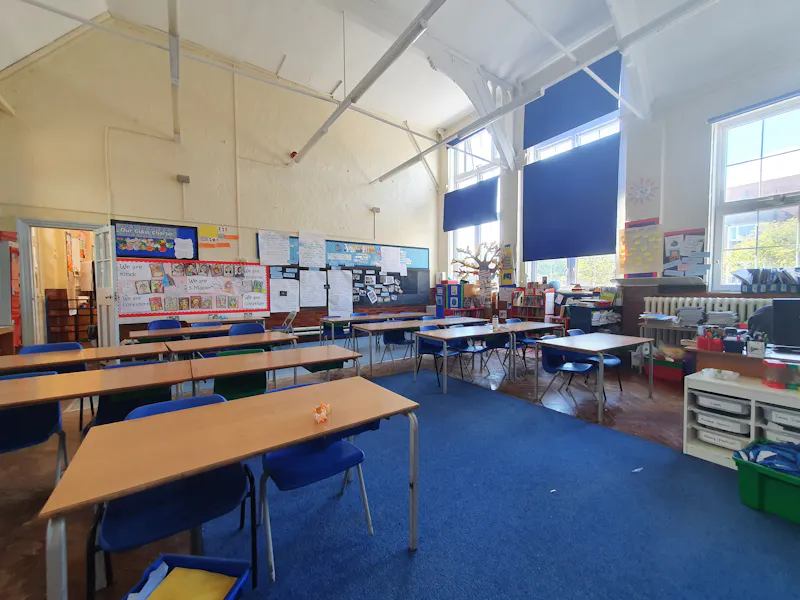 Tooting Bec School, J228 (photo 10)