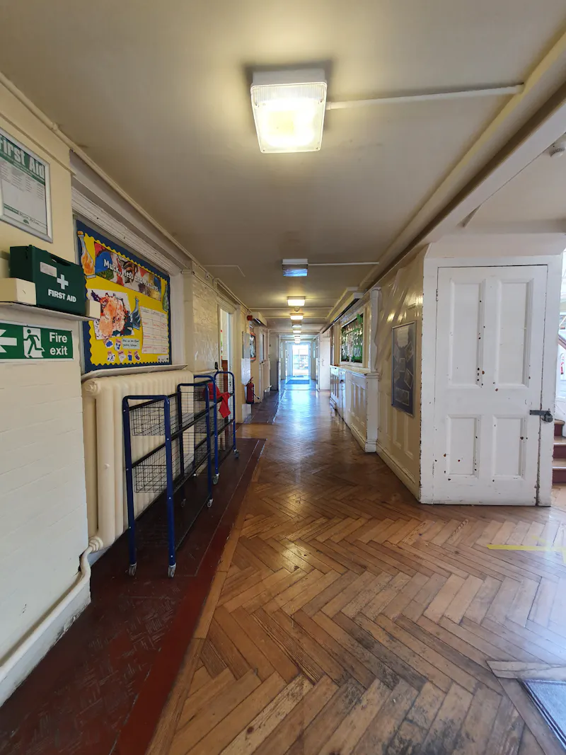 Tooting Bec School, J228 (photo 9)