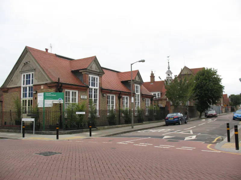 Tooting Bec School, J228 (photo 1)