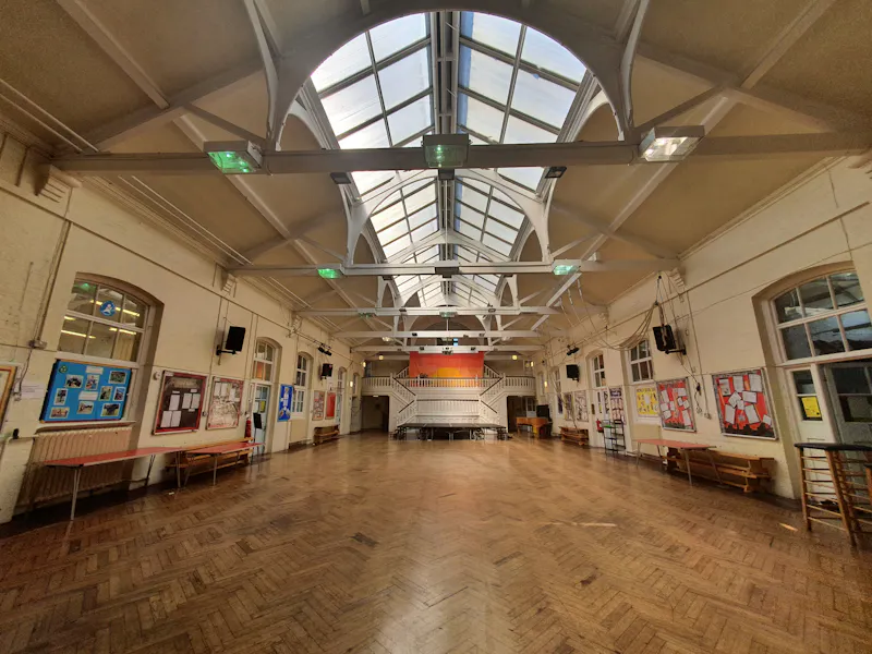 Glass at Tooting Bec School, J228 (photo 12)