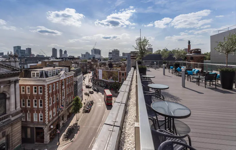Views - city at Contemporary Old St hotel, R833 (photo 17)