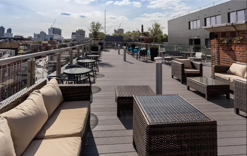 Roof terrace at Contemporary Old St hotel, R833 (photo 16)