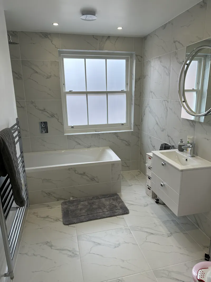 Bathroom at Modern Mill Hill house, D2695 (photo 13)