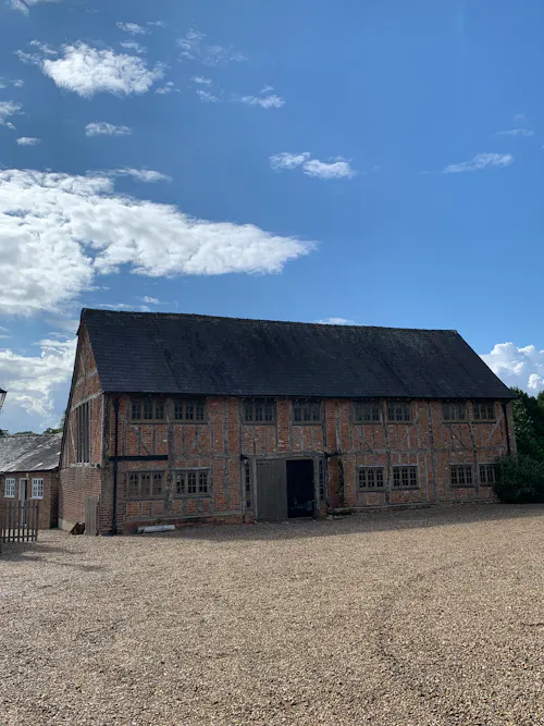Old Hitchin barn, L748
