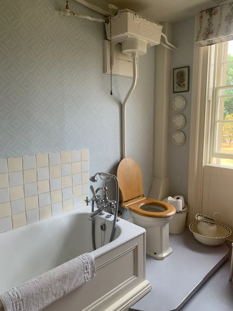 Bathroom at Walkern Mansion, B2009 (photo 26)