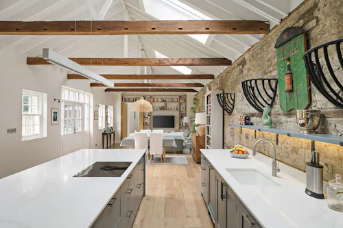Converted stables in Putney, D2696