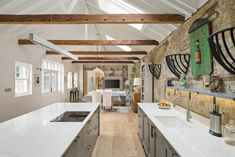Open plan at Converted stables in Putney, D2696 (photo 4)
