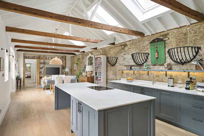 Kitchen island at Converted stables in Putney, D2696 (photo 5)